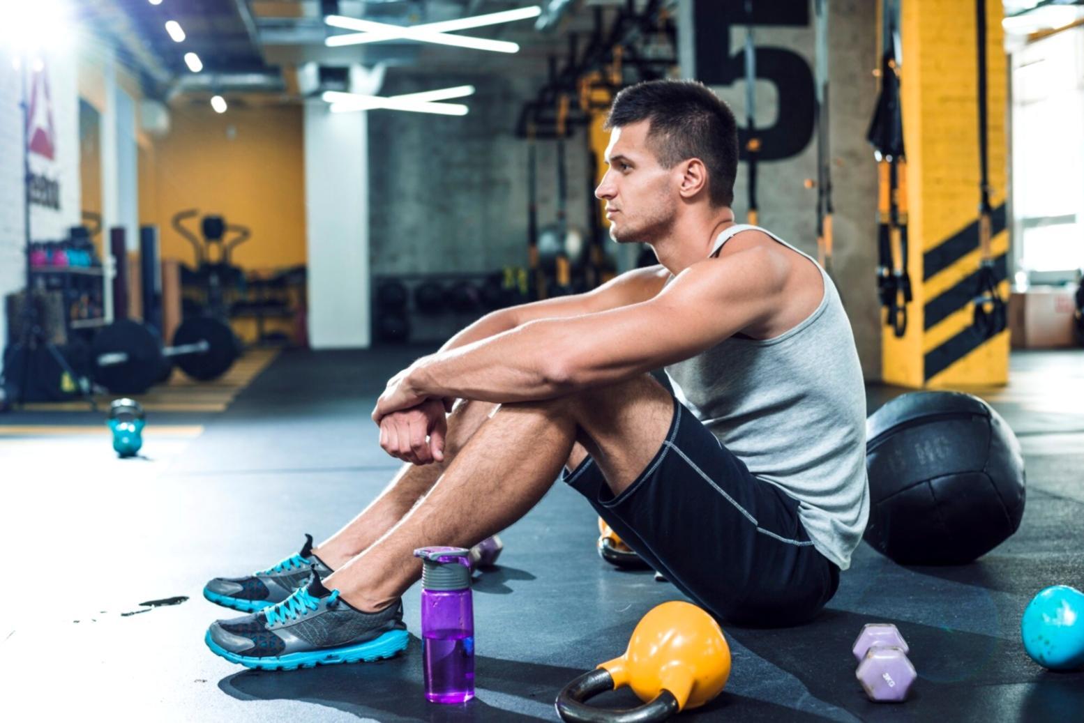 Equipo de investigación analizando datos de rendimiento