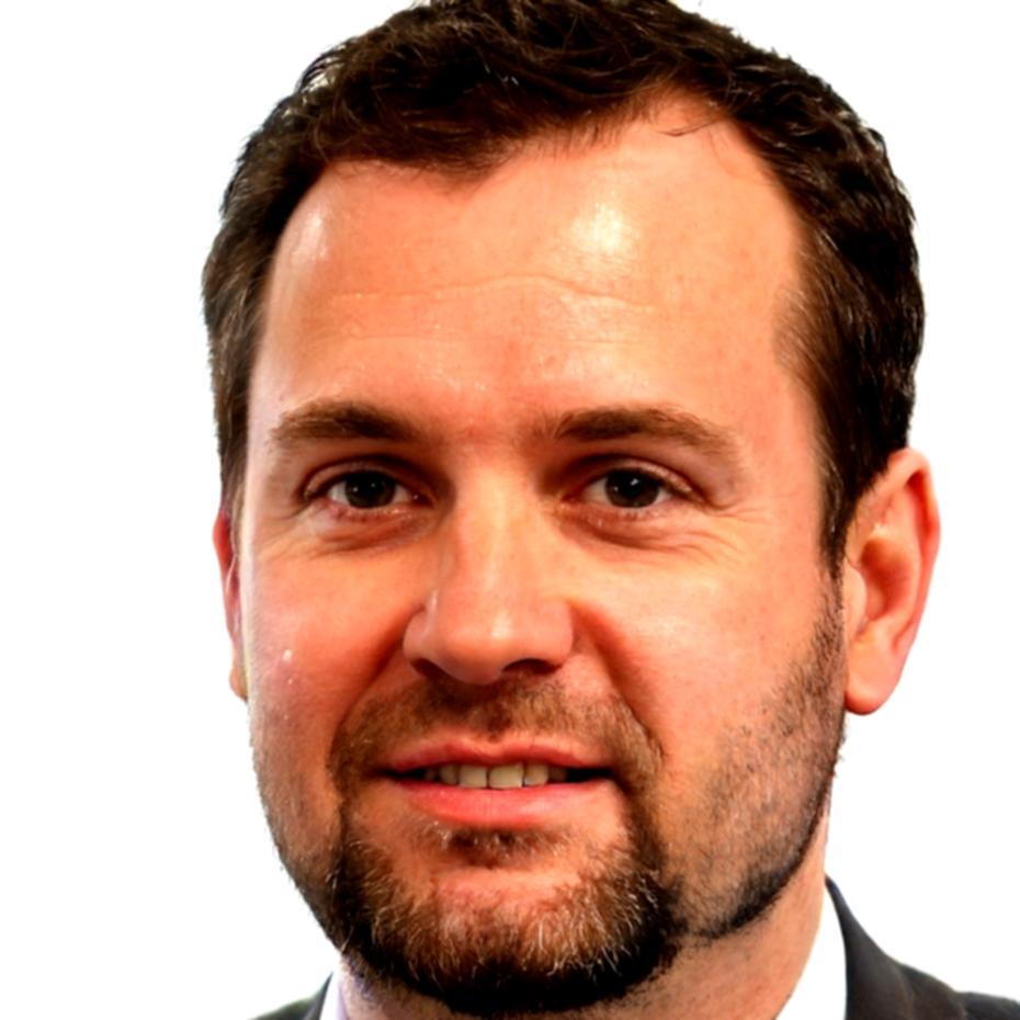 Dr. Carlos Mendoza, especialista en fisiología del ejercicio